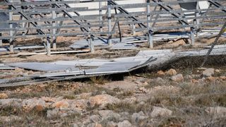 U Zatonu Obrovačkom bura uništila jednu od najvećih solarnih elektrana u Hrvatskoj U Zatonu Obrovačkom bura uništila jednu od najvećih solarnih elektrana u Hrvatskoj