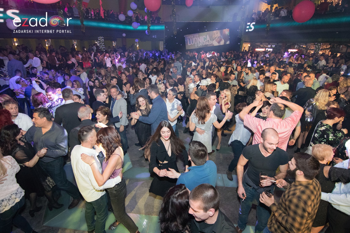 Ludnica u Saturnusu: Najbolji doček u svemiru i šire Ludnica u Saturnusu: Najbolji doček u svemiru i šire