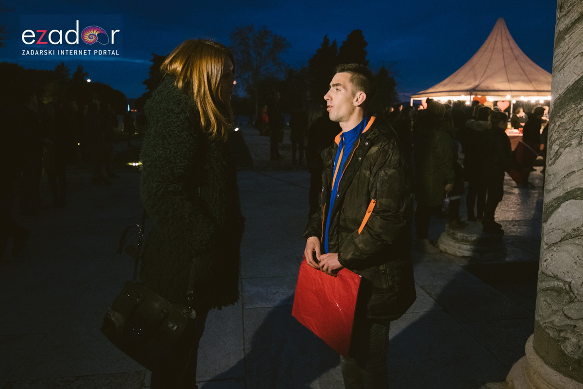 Humanitarni svjetlosni spektakl “Zaželi ljubav 2018.” @ Forum