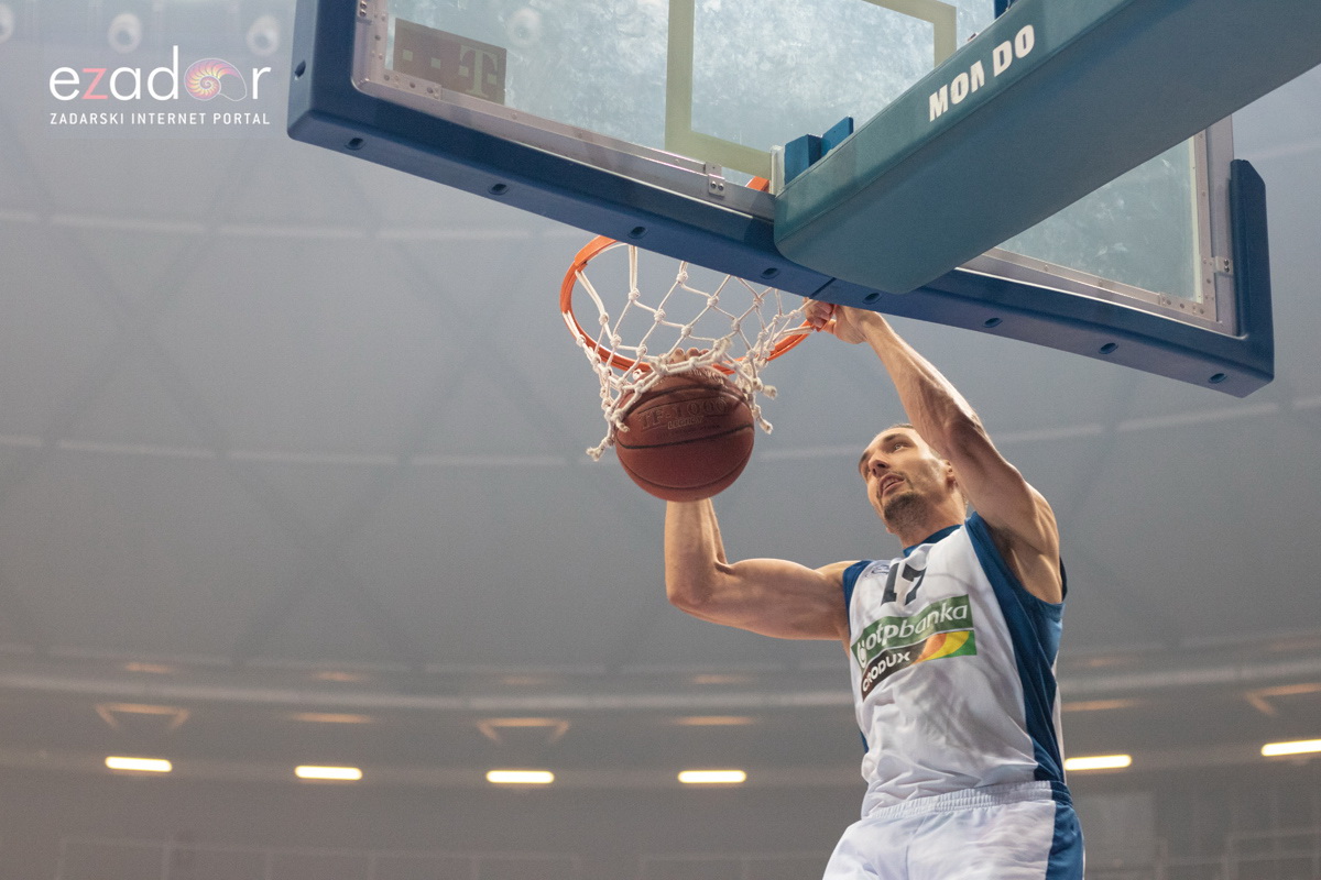 Polufinale doigravanja HT Premijer lige, 1. utakmica: KK Zadar – KK Cibona 89-78