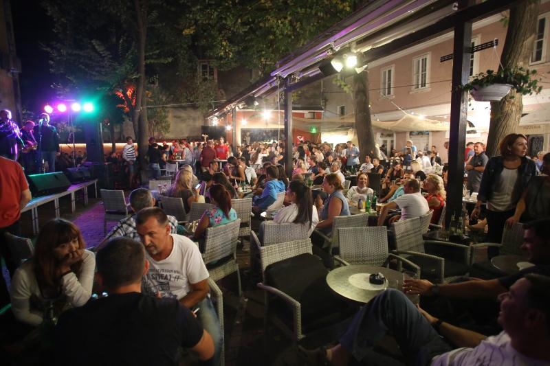 Građani se do ranih jutarnjih sati zabavljali na tradicionalnoj Varoškoj fešti, foto: Filip Brala/PIXSELL Građani se do ranih jutarnjih sati zabavljali na tradicionalnoj Varoškoj fešti, foto: Filip Brala/PIXSELL