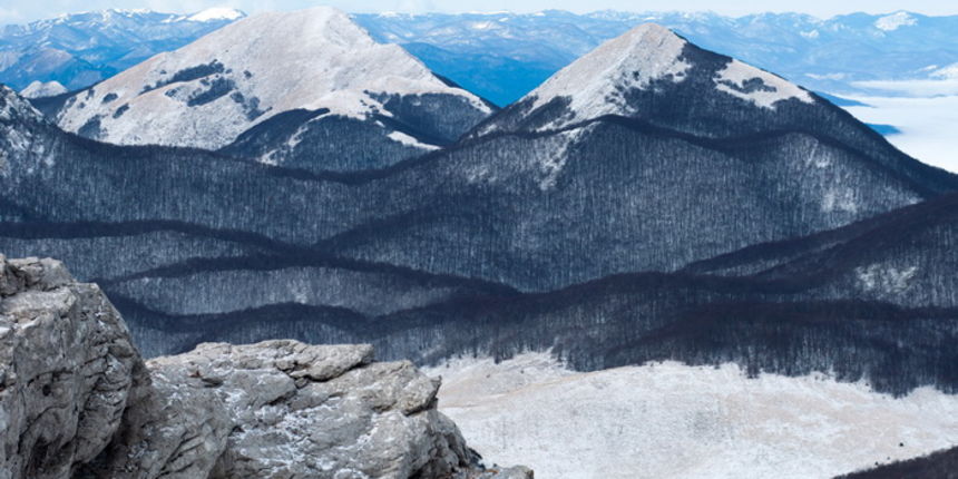 Velebit, 181211.
Nacionalni park Paklenica, juzni Velebit, podrucje Viserujna i Buljme. Pad temperatura i snijeg donio je prvi put ove zime pravi zimski ugodjaj na Velebitu.
Na fotografiji: u daljini lijevo se bijeli Zavizan, a jos dalje u sredini se vidi Velebit, 181211.
Nacionalni park Paklenica, juzni Velebit, podrucje Viserujna i Buljme. Pad temperatura i snijeg donio je prvi put ove zime pravi zimski ugodjaj na Velebitu.
Na fotografiji: u daljini lijevo se bijeli Zavizan, a jos dalje u sredini se vidi