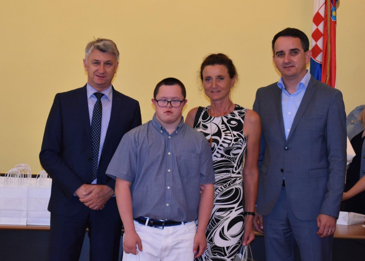 Prijem za nagrađivane učenike osnovnih i srednjh škola