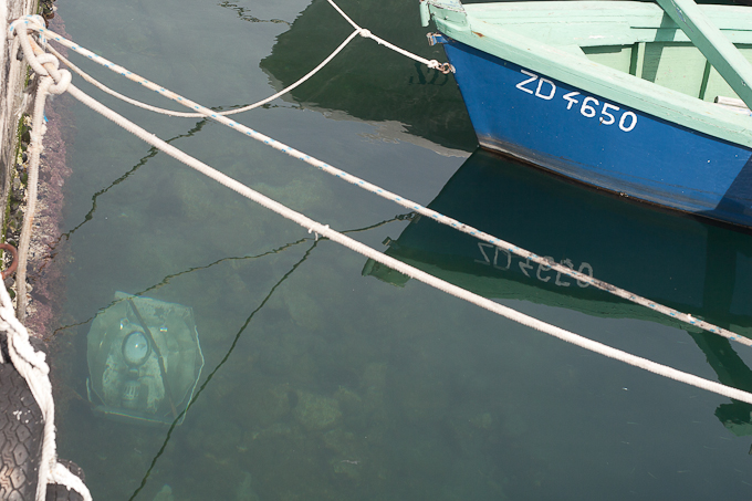 Zadar: Rasvjetni stup završio u moru, foto: Leo Banic