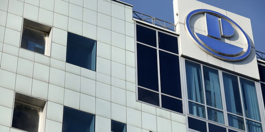 Zagreb, 160312.
U proizvodnom pogonu Plive u Prilazu Baruna Filipovica doslo je do pozara u kojem je ozlijedjeno devet osoba.
Postrojba vatrogasaca iz Plive ugasila je pozar.
Na slici: nakon pozara na zgradi Plive su otvoreni prozori
Foto: Dragan Matic / Zagreb, 160312.
U proizvodnom pogonu Plive u Prilazu Baruna Filipovica doslo je do pozara u kojem je ozlijedjeno devet osoba.
Postrojba vatrogasaca iz Plive ugasila je pozar.
Na slici: nakon pozara na zgradi Plive su otvoreni prozori
Foto: Dragan Matic /