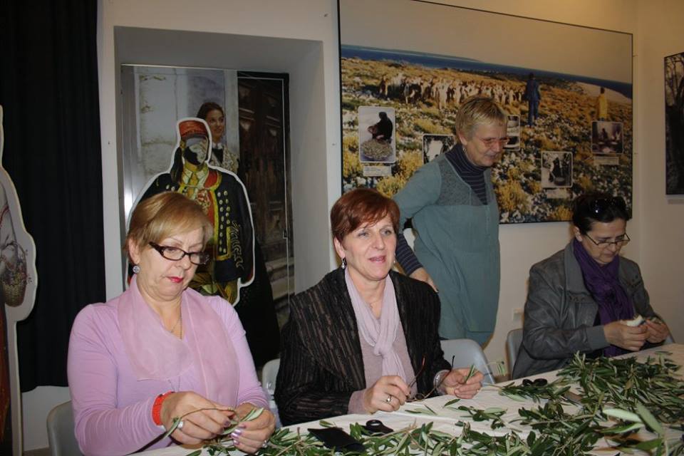 Radionica pletenja maslininih grančica, foto: NMZ arhiva Radionica pletenja maslininih grančica, foto: NMZ arhiva