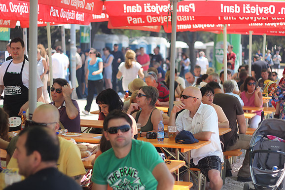 Prvenstvo u roštiljanju na zadarskoj Rivi (foto:Saša Čuka) Prvenstvo u roštiljanju na zadarskoj Rivi (foto:Saša Čuka)