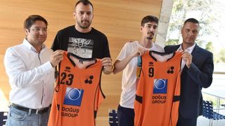 Gradski košarkaški klub Šibenik predstavio Ivu Ivanova i Domagoja Bašića kao pojačanja za naredu sezonu. Photo: Hrvoje Jelavić/PIXSELL Gradski košarkaški klub Šibenik predstavio Ivu Ivanova i Domagoja Bašića kao pojačanja za naredu sezonu. Photo: Hrvoje Jelavić/PIXSELL