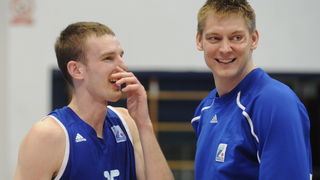 Zagreb, 080512.
Dvorana OS u Trnskom.
Kosarkaska A1 liga za prvaka, 13. kolo.
KK Zagreb – KK Zadar.
Na fotografiji: Ante Delas, Franko Kastropil, slavlje KK Zadar za osvojeno 4-to mjesto.
Foto: Damir Krajac / CROPIX Zagreb, 080512.
Dvorana OS u Trnskom.
Kosarkaska A1 liga za prvaka, 13. kolo.
KK Zagreb – KK Zadar.
Na fotografiji: Ante Delas, Franko Kastropil, slavlje KK Zadar za osvojeno 4-to mjesto.
Foto: Damir Krajac / CROPIX