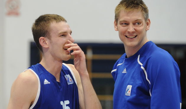 Zagreb, 080512.
Dvorana OS u Trnskom. 
Kosarkaska A1 liga za prvaka, 13. kolo.
KK Zagreb – KK Zadar.
Na fotografiji: Ante Delas,  Franko Kastropil, slavlje KK Zadar za osvojeno 4-to mjesto.
Foto: Damir Krajac / CROPIX