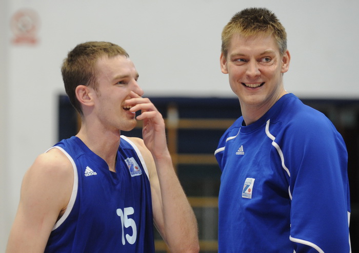 Zagreb, 080512.
Dvorana OS u Trnskom.
Kosarkaska A1 liga za prvaka, 13. kolo.
KK Zagreb – KK Zadar.
Na fotografiji: Ante Delas, Franko Kastropil, slavlje KK Zadar za osvojeno 4-to mjesto.
Foto: Damir Krajac / CROPIX Zagreb, 080512.
Dvorana OS u Trnskom.
Kosarkaska A1 liga za prvaka, 13. kolo.
KK Zagreb – KK Zadar.
Na fotografiji: Ante Delas, Franko Kastropil, slavlje KK Zadar za osvojeno 4-to mjesto.
Foto: Damir Krajac / CROPIX