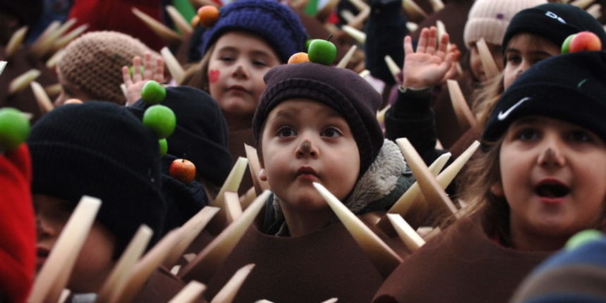 Zadar, 110210.
 Danas je u tjeku drugi dan Karnevalica u kojem sudjeluju djeca zadarskih vrtica. Povorka je prosetala gradom, a zbog kise zabavu su nastavili u klubu “Arsenal”.
Foto : Andrija Lucic / Cropix