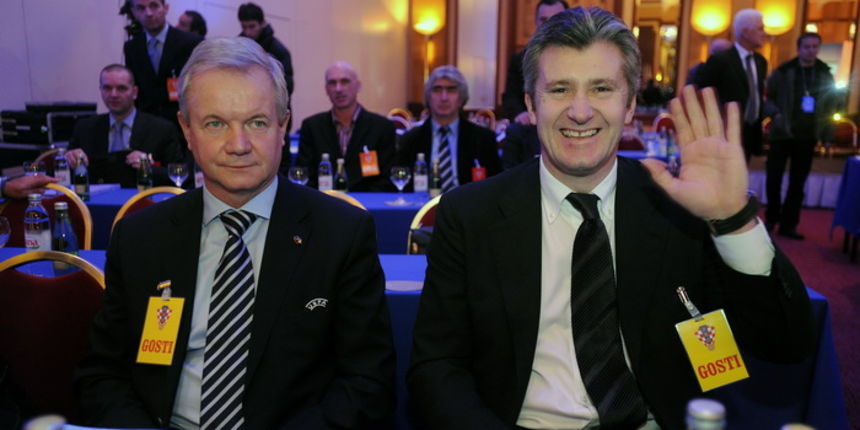 Zagreb, 171210.
Hotel Westin.
Skupstina Hrvatskog nogometnog saveza, izbor novog predsjednika Hns-a izmedju trenutnog Vlatka Markovica i protukandidata Igora Stimca bivseg nogometasa.
Na slici: Davor Suker pored Frantisek Laurinec slovak clan IO Uefe.
Fot Zagreb, 171210.
Hotel Westin.
Skupstina Hrvatskog nogometnog saveza, izbor novog predsjednika Hns-a izmedju trenutnog Vlatka Markovica i protukandidata Igora Stimca bivseg nogometasa.
Na slici: Davor Suker pored Frantisek Laurinec slovak clan IO Uefe.
Fot