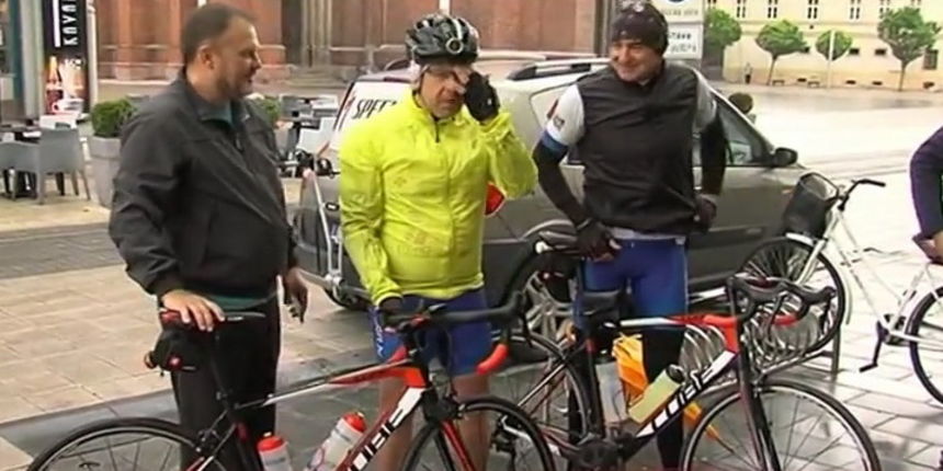 Osječki dvojac biciklima krenuo na utrku Wings for Life u Zadar Osječki dvojac biciklima krenuo na utrku Wings for Life u Zadar