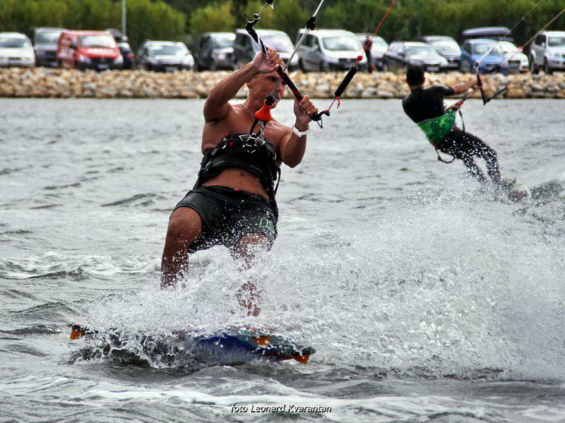 Kite surferi guštaju u Ninu
