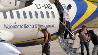 Dubrovnik, 210809.
Danas je u Dubrovnik s delegacijom Sarajevo Film Festivala stigao glumac Mickey Rourke, kao gost Dubrovnik Film Meetinga.
Docekale su ga predstavnice Jadranskih luksuznih hotela u cijim ce objektima i boraviti, a u Dubrovniku ce veceras