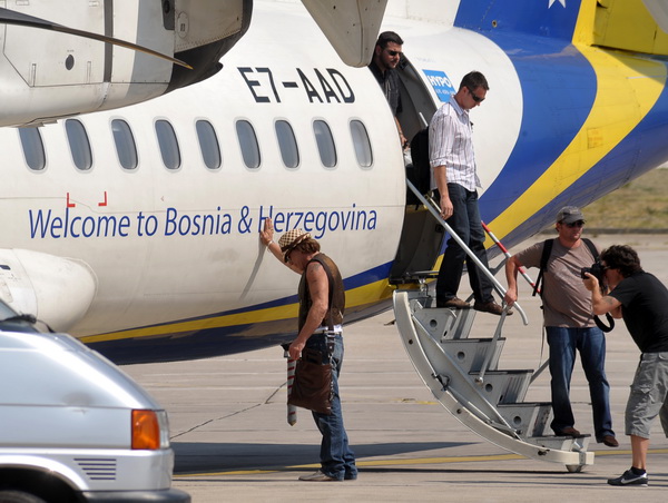 Dubrovnik, 210809.
Danas je u Dubrovnik s delegacijom Sarajevo Film Festivala stigao glumac Mickey Rourke, kao gost Dubrovnik Film Meetinga.
Docekale su ga predstavnice Jadranskih luksuznih hotela u cijim ce objektima i boraviti, a u Dubrovniku ce veceras