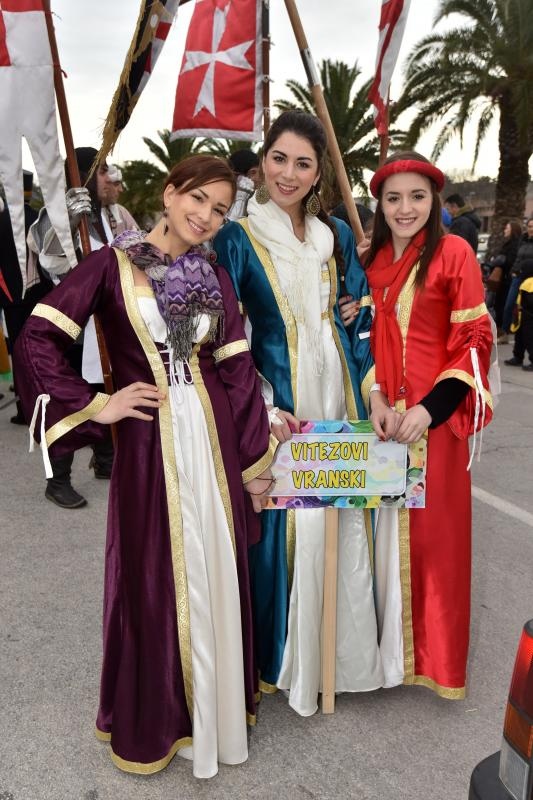 Karnevalska povorka okupila se na parkiralistu kod ‘Ljepotice’ a potom je krenula prema sredisnjem gradskom Trgu. Photo: Dino Stanin/PIXSELL