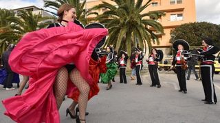 Karnevalska povorka krenula je s Branimirove obale prema Poluotoku. Photo: Dino Stanin/PIXSELL