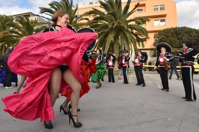 Karnevalska povorka krenula je s Branimirove obale prema Poluotoku. Photo: Dino Stanin/PIXSELL