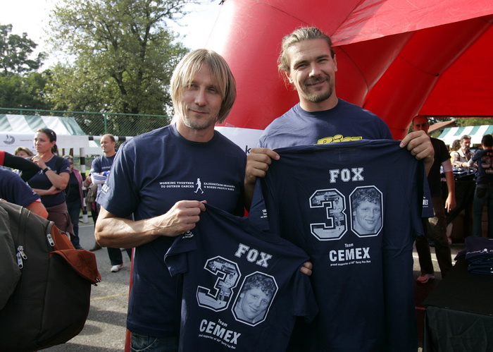Zagreb, 190910.
Danas se na malom Jarunskom jezeru odrzava humanitarna manifestacija Terry Fox Run koja je pod pokroviteljstvom predsjednika drzave Ive Josipovica, Vlade RH i Grada Zagreba. Gradjani mogu sudjelovati trcanjem, hodanjem, rolanjem i voznjom