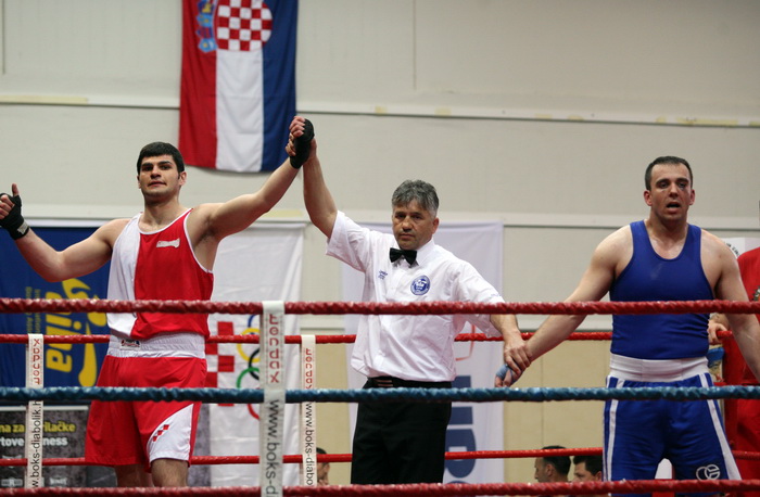 Zadar, 210413.
Dvorana Kresimira Cosica. Prvenstvo Hrvatske u boksu. Na fotografiji Filip Hrgovic (Leonardo, crveni) i Domagoj Prtain (Omega, plavi).
Foto: Jure Miskovic / CROPIX Zadar, 210413.
Dvorana Kresimira Cosica. Prvenstvo Hrvatske u boksu. Na fotografiji Filip Hrgovic (Leonardo, crveni) i Domagoj Prtain (Omega, plavi).
Foto: Jure Miskovic / CROPIX