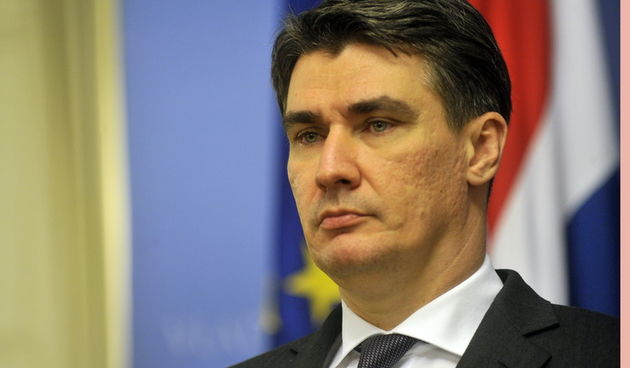 Zagreb, 141112.Trg svetog Marka, Banski dvori.Na izvanrednoj konferenciji za novinare Radimir Cacic podnio je ostavku na mjesto prvog potpredsjednika Vlade RH zbog pravomocne presude madjarskog suda po kojoj mora odsluzit 11mj. zatvora.Na fotografiji: