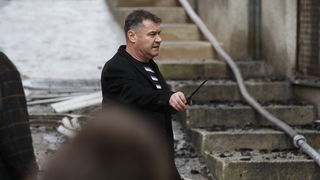 Zadar, 010311.
Jutros je izbio pozar u stanu u ulici Put Murata na Vostarnici. Za vrijeme nastanka pozara u stanu su bile dvije osobe koje su izasle neozlijedjene. Vatrogasci su na terenu, a ocevid je u tijeku.
Na slici: zapovjednik vatrogasne postrojbe Z