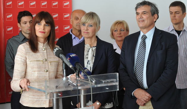 Zadar, 201012.
Zadarski SDP je danas u svojim prostorijama predstavio Ivu Bilica kao kandidata za gradonacelnika i Sabinu Glasovac kao njegovu zamjenicu.
Na fotografiji: Sabina Glasovac (kandidatkinja za zamjenicu gradonacelnika), saborska zastupnica Igri