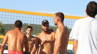 Na plaži Punta u Bibinjama održan 6. Memorijalni turnir u odbojci na pijesku za Tomislav Sikirića – Siku. Foto: Leo Banić Na plaži Punta u Bibinjama održan 6. Memorijalni turnir u odbojci na pijesku za Tomislav Sikirića – Siku. Foto: Leo Banić