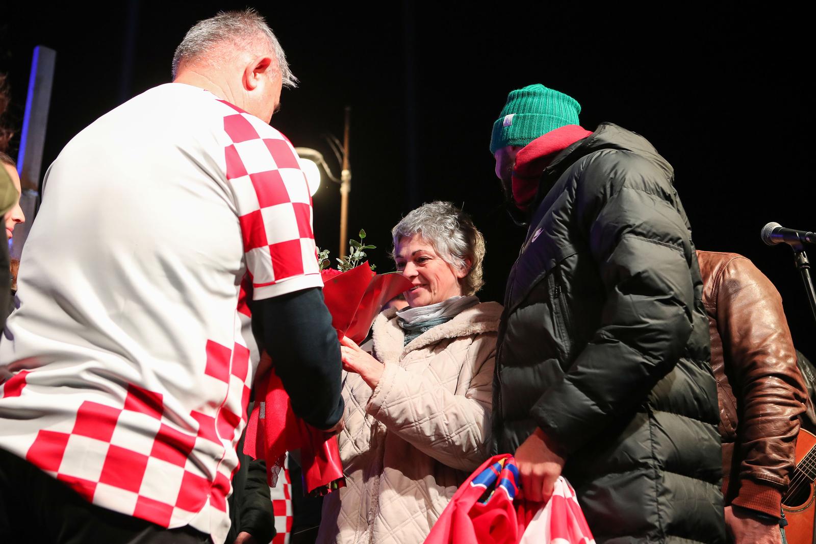 Veličanstveni doček brončanog Joška Gvardiola @ Novigrad Veličanstveni doček brončanog Joška Gvardiola @ Novigrad