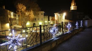 Perivoj Jelene Madijevke na trgu Pet bunara dobio je novo bozicno ruho. Photo: Filip Brala/PIXSELL Perivoj Jelene Madijevke na trgu Pet bunara dobio je novo bozicno ruho. Photo: Filip Brala/PIXSELL