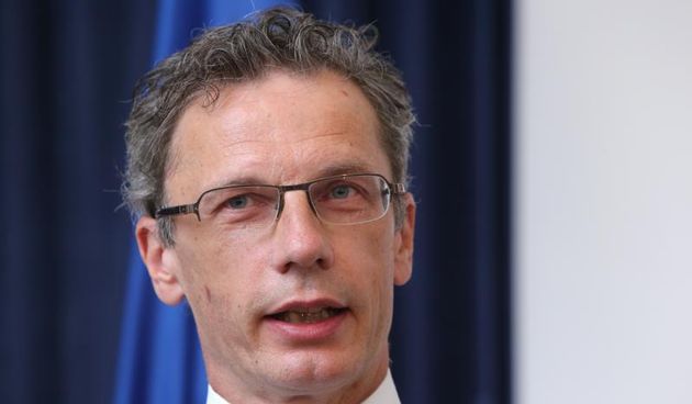 04.07.2013., Zagreb – Europski pokret Hrvatska i Europski dom dodjelili su nagradu za europski govor godine. Dobitnik ove godine je guverner Hrvatske narodne banke Boris Vujcic. Photo: Robert Anic/PIXSELL