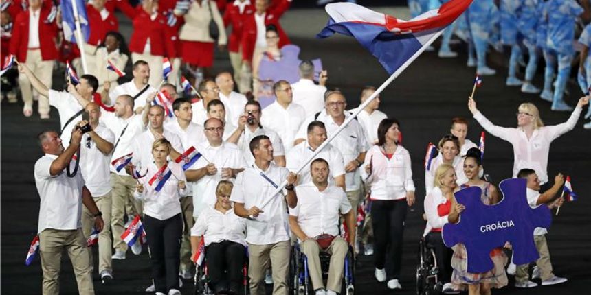 POI Rio – Hrvatsku zastavu na otvaranju paraolimpijskih igara u Rio de Janeiru nosio je atletičar Branimir Budetić. Foto: Hina POI Rio – Hrvatsku zastavu na otvaranju paraolimpijskih igara u Rio de Janeiru nosio je atletičar Branimir Budetić. Foto: Hina