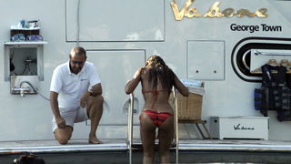 Dubrovnik, 180809.
Jedna od najpopularnijih svjetskih pjevacica Beyonce Knowles u pratnji supruga, americkog repera i producenta Jay-Z-a odmara se na luksuznoj jahti Va bene usidrenoj ispred dubrovackog hotela Argentina.
Na fotografiji: Beyonce na jahti V Dubrovnik, 180809.
Jedna od najpopularnijih svjetskih pjevacica Beyonce Knowles u pratnji supruga, americkog repera i producenta Jay-Z-a odmara se na luksuznoj jahti Va bene usidrenoj ispred dubrovackog hotela Argentina.
Na fotografiji: Beyonce na jahti V