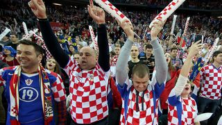 Fantastična atmosfera u Areni: dobro raspoloženi navijači ‘nose’ naše igrače protiv Norveške Fantastična atmosfera u Areni: dobro raspoloženi navijači ‘nose’ naše igrače protiv Norveške