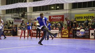 Poznate osobe iz društvenog života okušale u izvođenju penala Poznate osobe iz društvenog života okušale u izvođenju penala