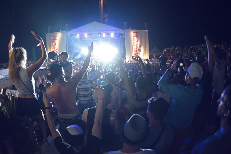 10.07.2013., Novalja – Americki reper Snoop Dogg, odnosno Snoop Lion, nastupio je u prepunom klubu Papaya na Zrcu u sklopu Fresh Island festivala. Photo: Filip Brala/PIXSELL 10.07.2013., Novalja – Americki reper Snoop Dogg, odnosno Snoop Lion, nastupio je u prepunom klubu Papaya na Zrcu u sklopu Fresh Island festivala. Photo: Filip Brala/PIXSELL