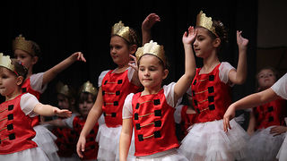 “Plesna čestitka” (foto:Saša Čuka)