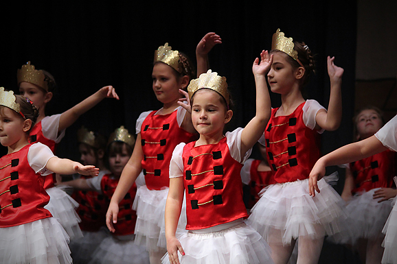 “Plesna čestitka” (foto:Saša Čuka)