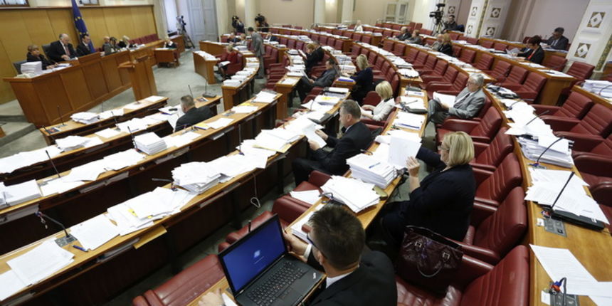 Zagreb, 160413.
Trg Svetog Marka,Hrvatski Sabor.Redovnita 8. sjednica Hrvatskog Sabora.
Foto: Damjan Tadic / CROPIX Zagreb, 160413.
Trg Svetog Marka,Hrvatski Sabor.Redovnita 8. sjednica Hrvatskog Sabora.
Foto: Damjan Tadic / CROPIX