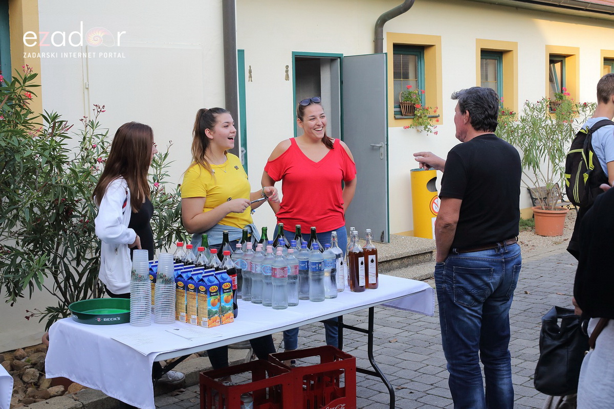 Bibinjci gradišćanskim Hrvatima darovali 1.82 metara visok kip sv. Roka Bibinjci gradišćanskim Hrvatima darovali 1.82 metara visok kip sv. Roka