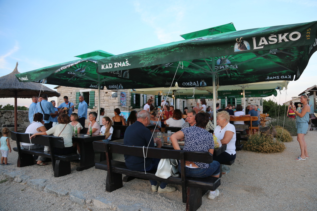 Na vidikovcu Kamenjak održan 5. Sajam lokalnih proizvoda ”Luka i igara” Na vidikovcu Kamenjak održan 5. Sajam lokalnih proizvoda ”Luka i igara”