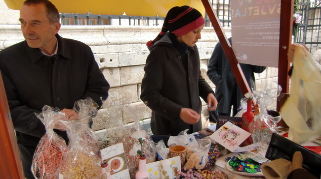 Bozicna akcija za 1000 radosti: Neka bude vise svjetla