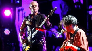 Zagreb, 290812.
Hipodrom.
Americka rock skupina Red Hot Chili Peppers u sklopu svjetske turneje kojom promovira deseti studijski album “I’m with You” iz 2011. nastupila je po prvi put pred zagrebackom publikom.
Foto: Goran Mehkek / CROPIX