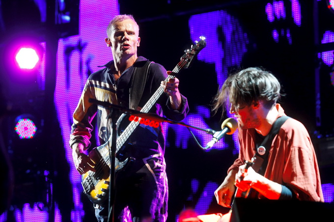 Zagreb, 290812.
Hipodrom.
Americka rock skupina Red Hot Chili Peppers u sklopu svjetske turneje kojom promovira deseti studijski album “I’m with You” iz 2011. nastupila je po prvi put pred zagrebackom publikom.
Foto: Goran Mehkek / CROPIX