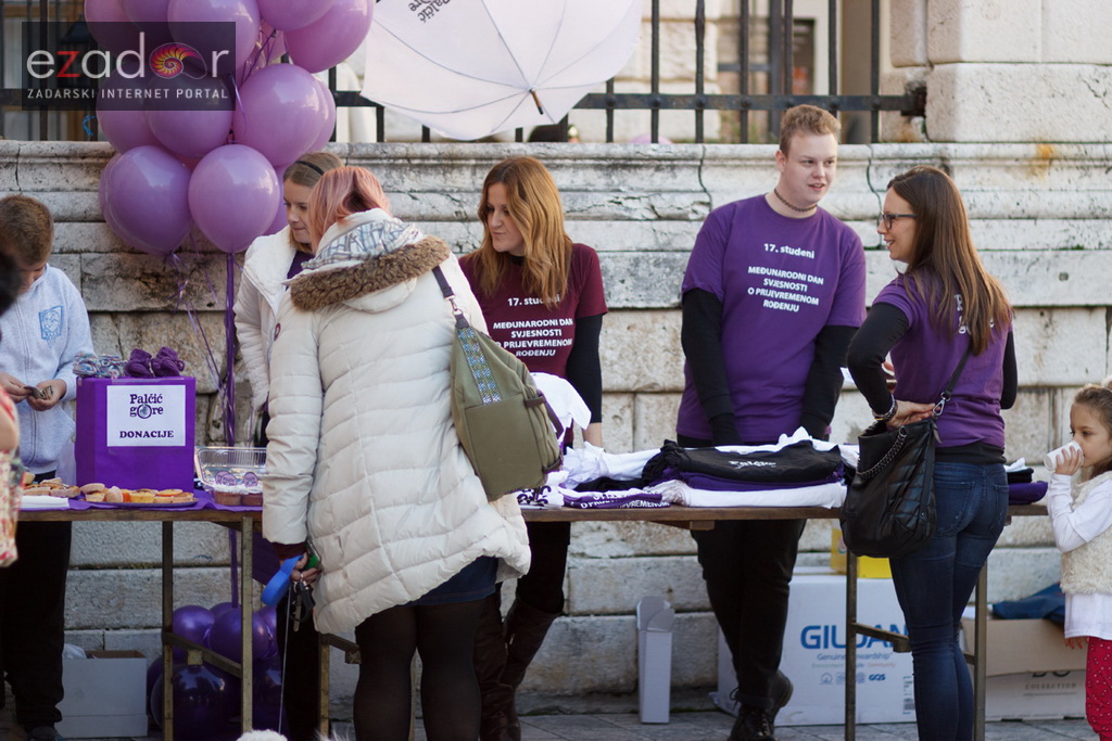 Zadarski Palčići pustili u zrak stotine ljubičastih balona