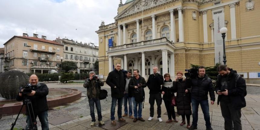 Do najavljenog spaljivanja knjiga ispred kazalista ipak nije doslo. Photo: Goran Kovacic/PIXSELL Do najavljenog spaljivanja knjiga ispred kazalista ipak nije doslo. Photo: Goran Kovacic/PIXSELL