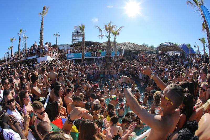 Otok Pag – Hideout festival privukao je mnogobrojnu publiku na popularnu plazu Zrce gdje se na after beach partiju u klubu Papaya plesalo cijelo poslijepodne. Photo: Filip Brala/PIXSELL