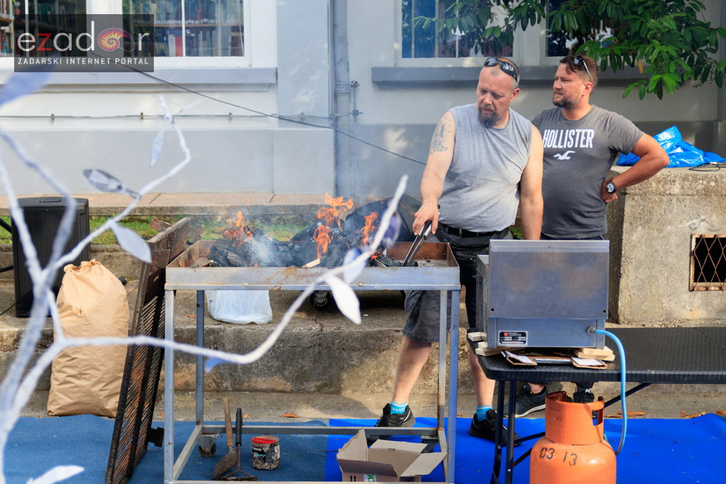 Simboličnim rušenjem zida započeo je urbani festival KvartArt na Voštarnici